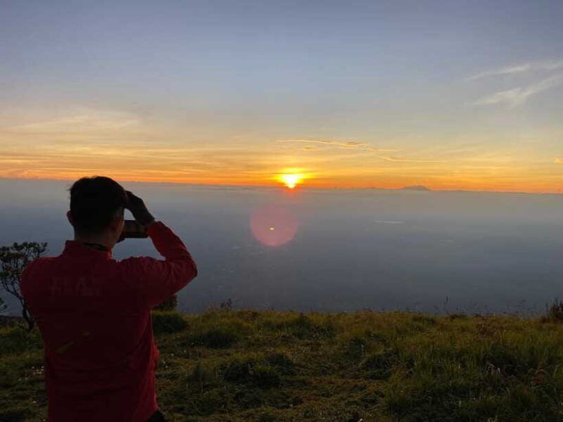 yogyakarta-1-day-trip-mount-merbabu-sunrise-hike