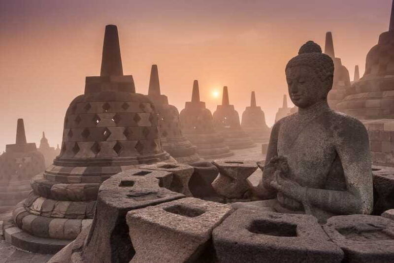 yogyakarta-borobudur-climb-up-and-prambanan-temple-tour