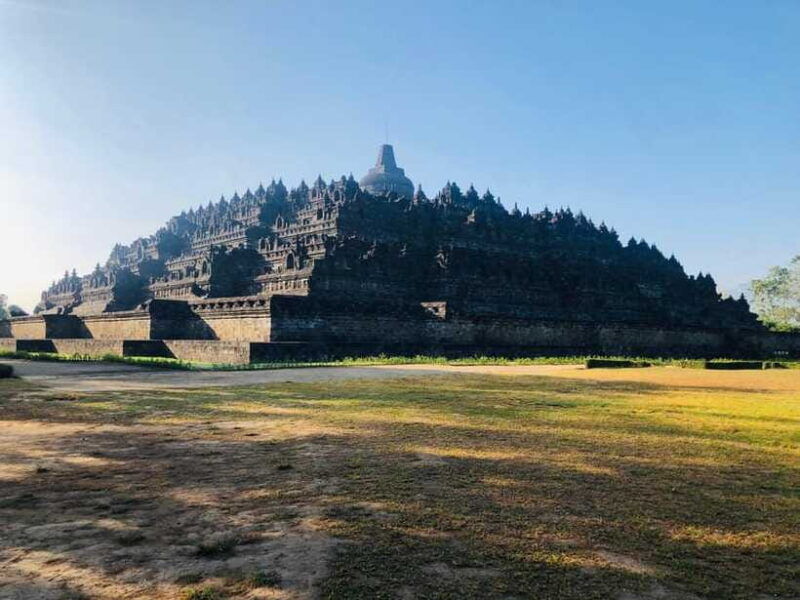yogyakarta-borobudur-climbup-5-hours-tour-and-entry-ticket