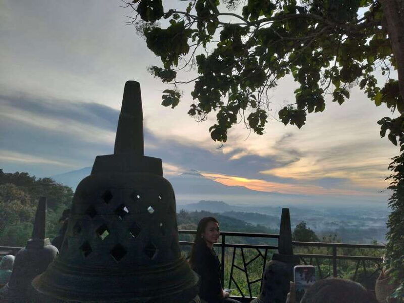 yogyakarta-sunrise-borobudur-prambanan-temple