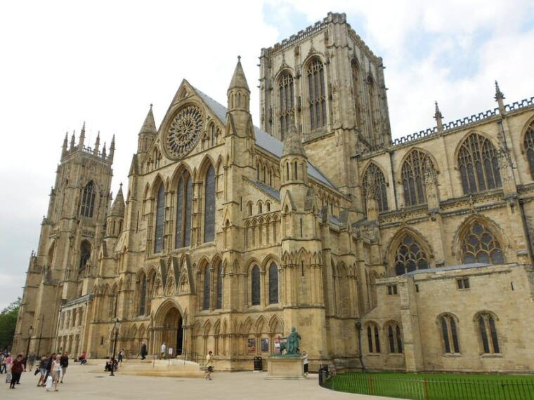 york-city-walking-tour-exploration-game