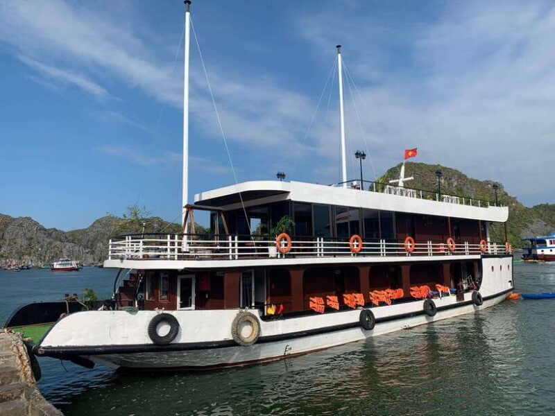 2d1n-boat-tour-lan-ha-bay-ha-long-bay