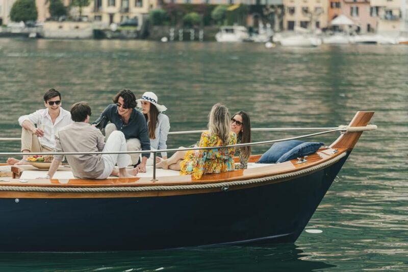 4-hours-private-boat-touron-como-lake-bellagio-wood-boat