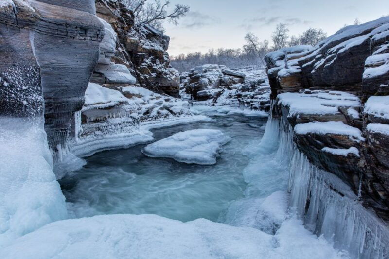 abisko-national-park-scenic-morning-hike-with-transfer