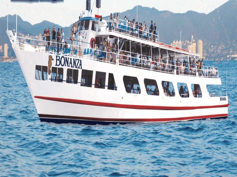 acapulco-sunset-on-yacht-bonanza-tour