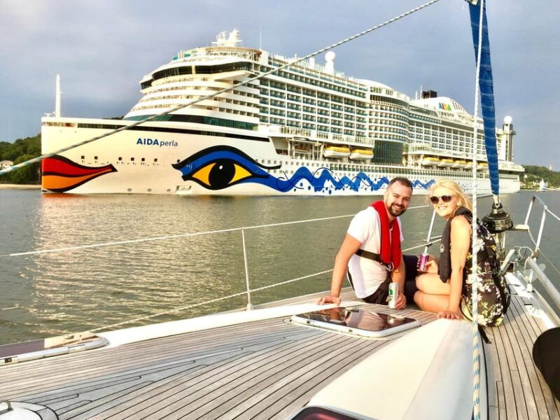 after-work-sailing-yacht-cruising-event-hamburg-elbe