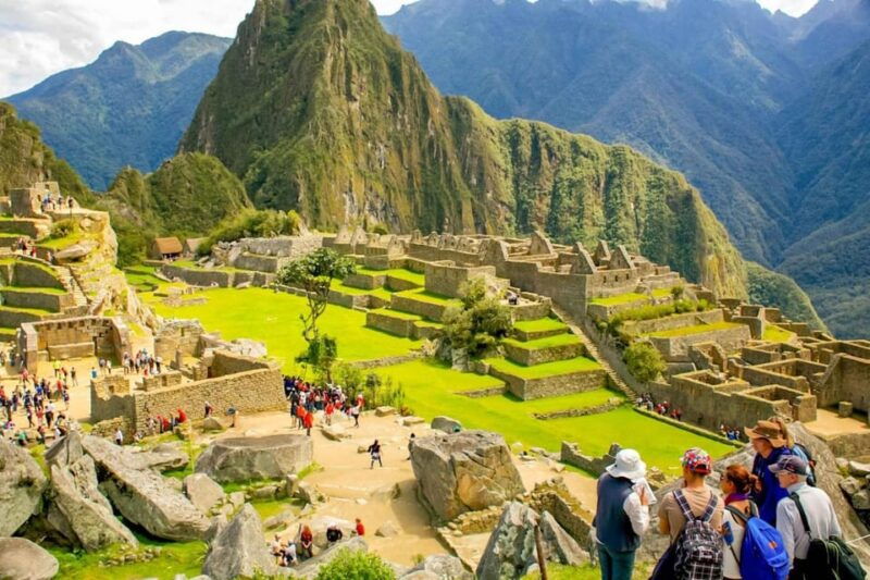 aguas-calientes-machu-picchu-guided-tour-hotel-transfers