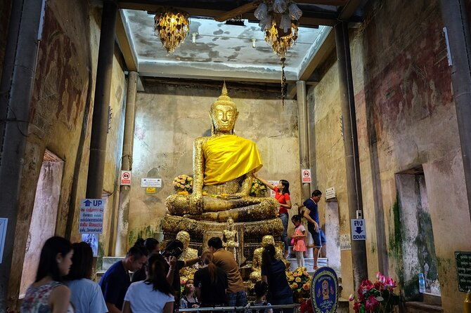 Amphawa Floating & Maeklong Railway Train Market (Small Group) - FAQs