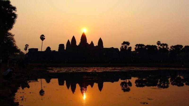 angkor-wat-sunrise-ta-prohm-and-bayon-temple-tour