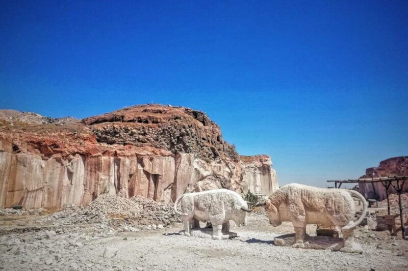 arequipa-sillar-route-and-petroglyphs-of-culebrillas