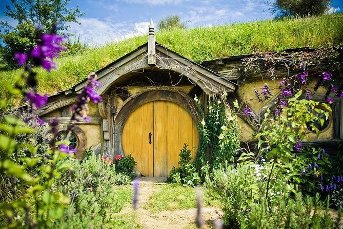 Auckland to Rotorua via Hobbiton Movie Set Tour - One Way - FAQs