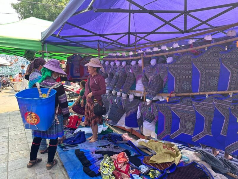 bac-ha-sun-day-market-group-tour