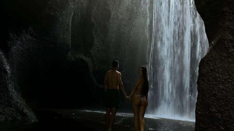 bali-besakih-temple-tukad-cepung-waterfall-penglipuran