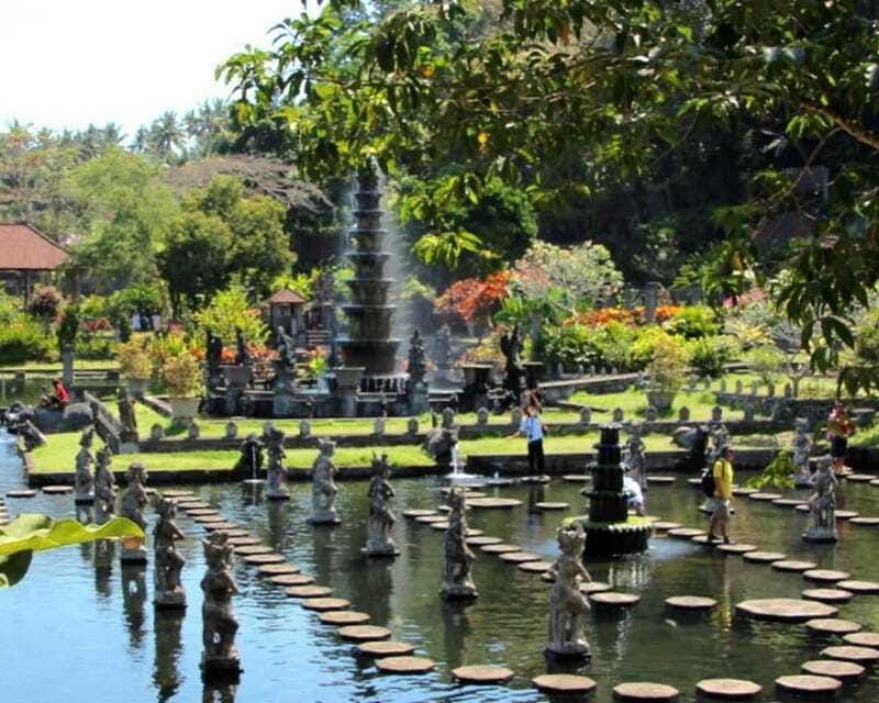 bali-lempuyang-temple-tirta-gangga-and-taman-ujung-tour-3