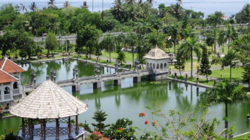 bali-lempuyang-temple-tirta-gangga-taman-ujung-beach