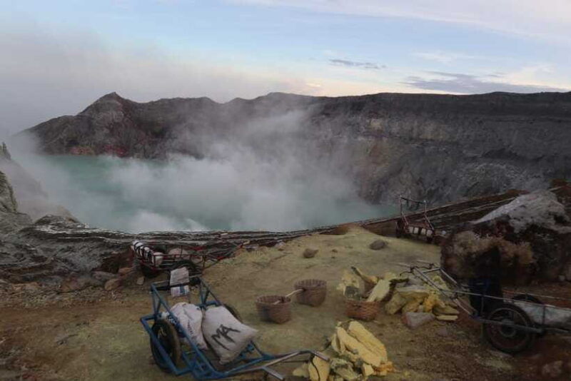 bali-mount-ijen-guided-night-walking-tour-with-breakfast