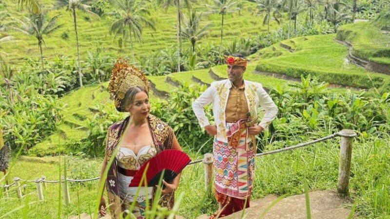 bali-traditional-prewedding-photoshoot-ubud-outdoor-massage