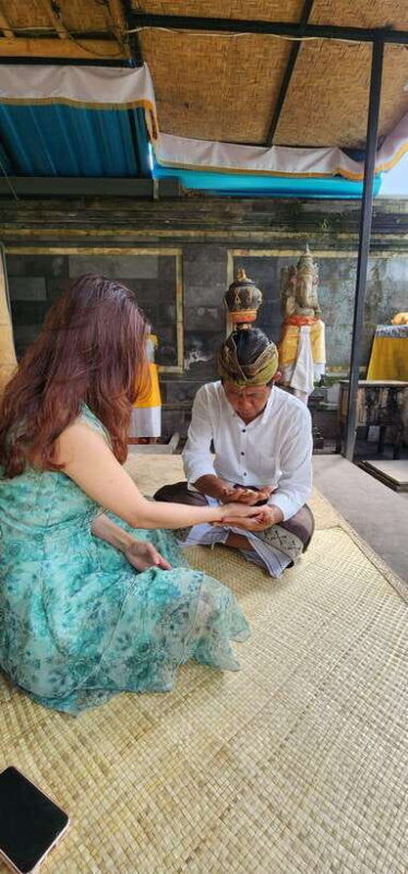 balinese-purification-at-holy-water-temple-with-local