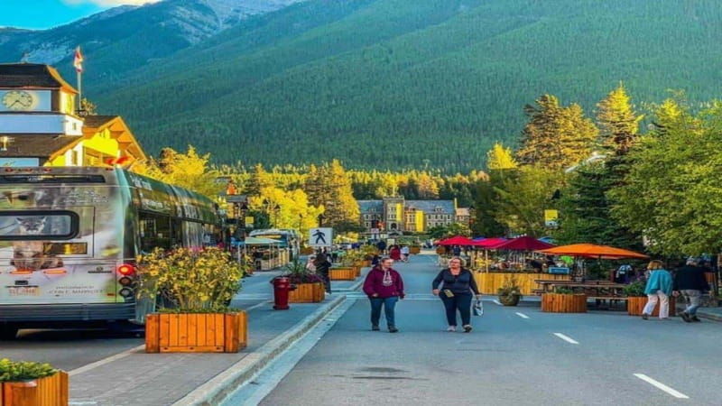 banff-gondola-hot-spring-and-three-lakes-tour