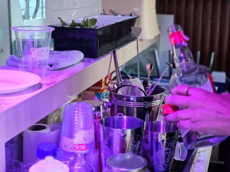 bangkok-chao-phraya-booze-cruise-with-unlimited-drinks