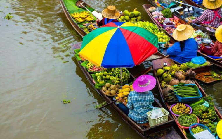 bangkok-damnoen-saduak-and-train-market-with-boat-ride