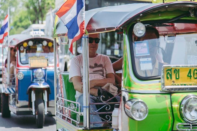 Bangkok Electric Tuk Tuk: Thonburi, Wang Lang & Food Tour - Vibrant Flowers at Pak Khlong Talat