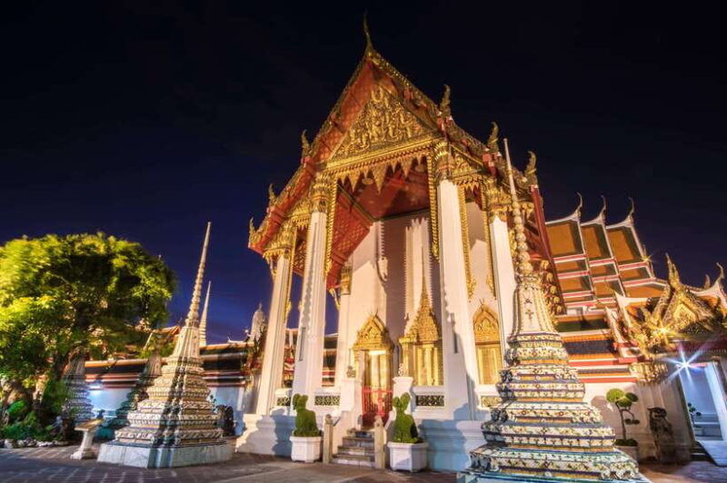 bangkok-night-bike-tour-with-temples-flower-market-visit
