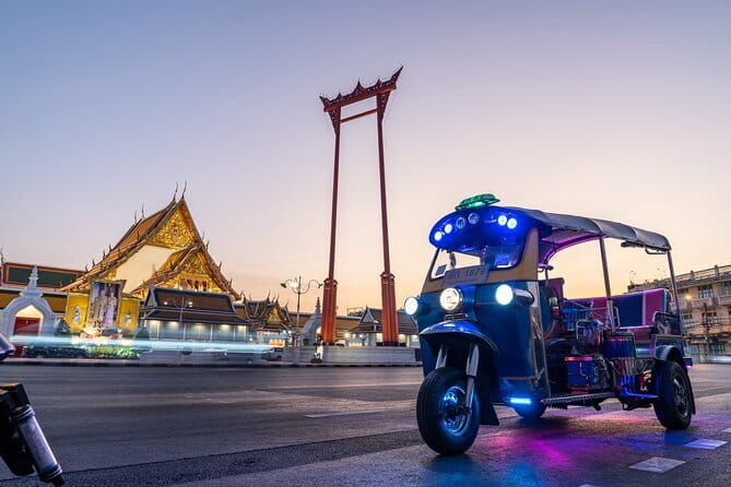 Bangkok : Sunset Food tour by Tuk Tuk boat with big Buddha view - FAQ