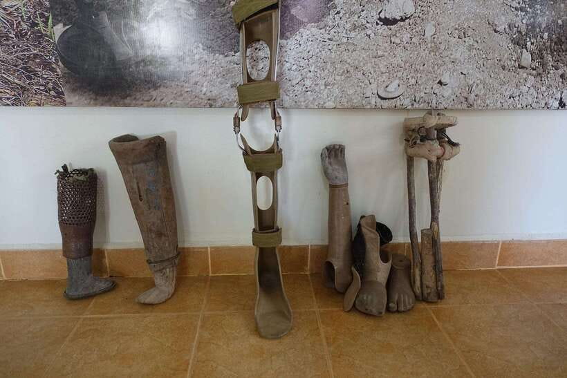 bantreay-srei-lady-temple-kbal-spean-and-landmine-museum