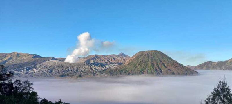 banyuwangi-explore-ijen-blue-fire-bromo-sunrise