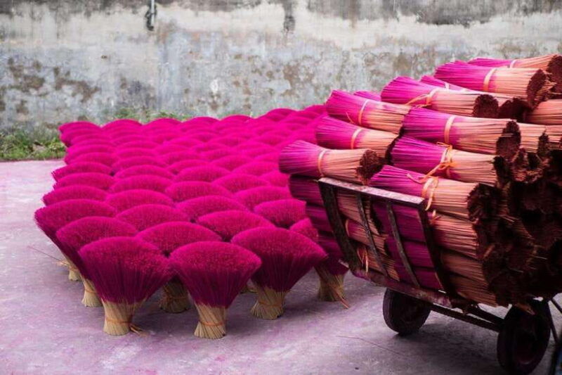 bat-trang-pottery-village-incense-village-or-hanoi-city-tour