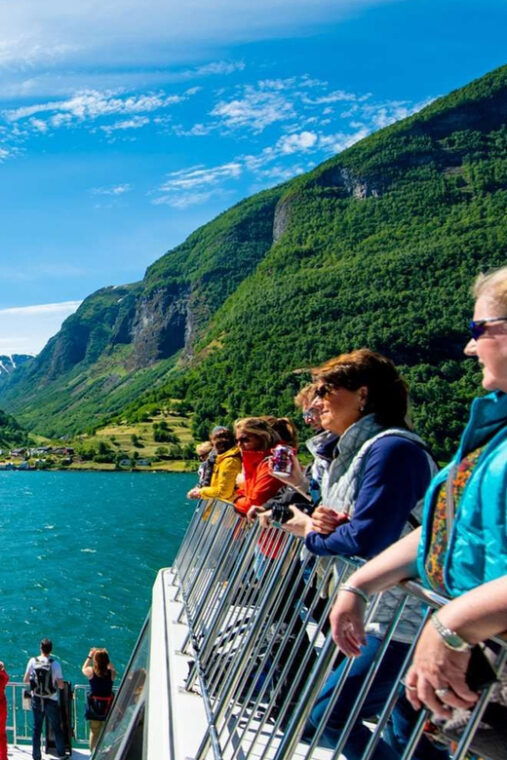 bergen-naeroyfjord-flam-and-stegastein-guided-bus-tour