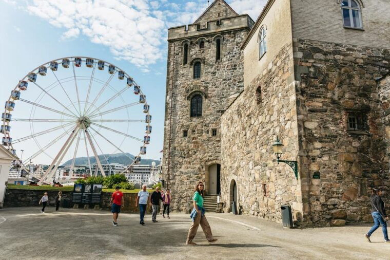 bergen-past-present-small-group-guided-walking-tour