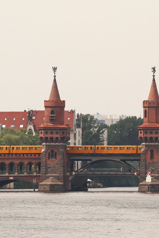 berlin-east-side-gallery-spree-cruise-by-electric-boat