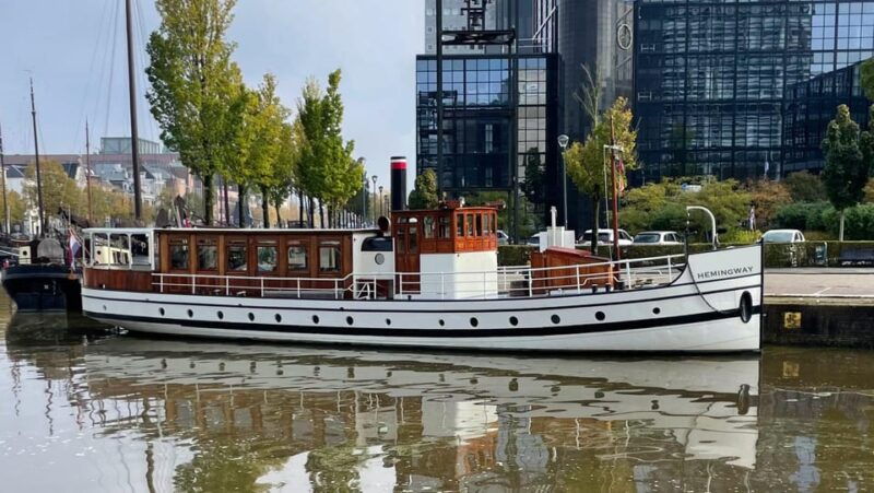 berlin-historic-boat-sightseeing-city-center-tour