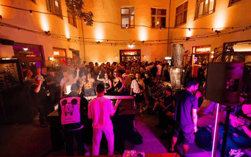berlin-pub-crawl-with-shots-and-vip-club-entry