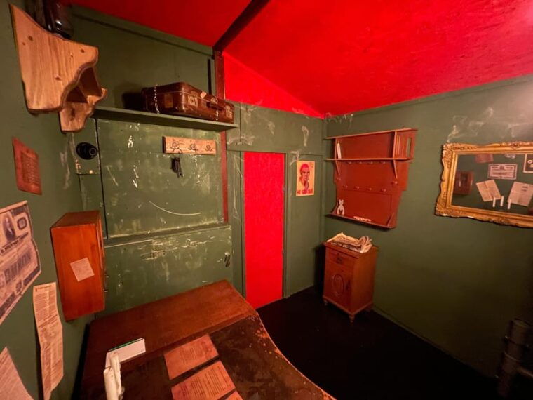 berlin-shadow-of-the-rubber-duck-escape-room-experience