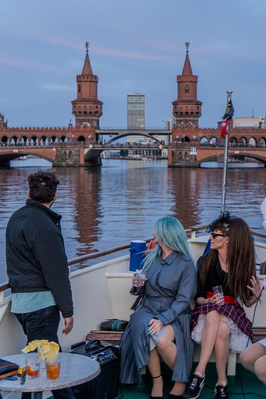 berlin-spree-cruise-with-three-drag-queens-ms-audrey