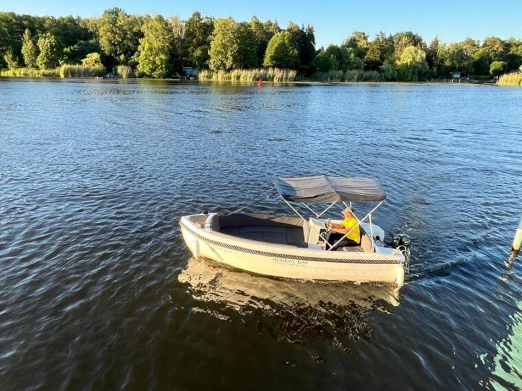 berlin-wonderful-days-renting-the-motorboat-tortola