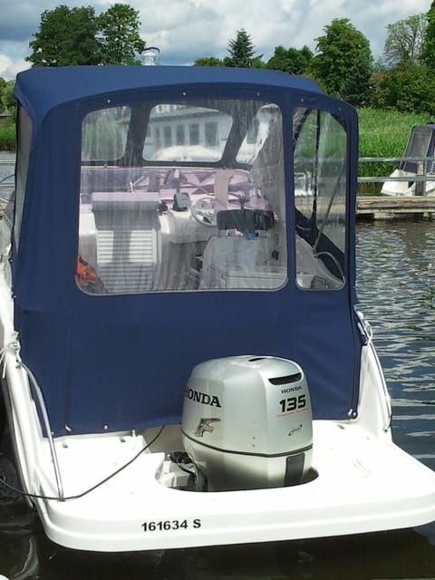 berlinguided-south-berlin-yacht-tour-with-swim-stop-relax