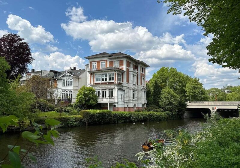 bike-tour-around-the-alster-through-dreamy-alster-neighborhoods