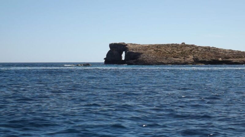 blue-lagoonmalta-crystal-lagoon-cominoprivate-speedboat