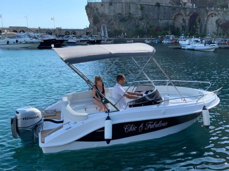 boat-rental-discover-beaches-caves-and-hidden-coves-3