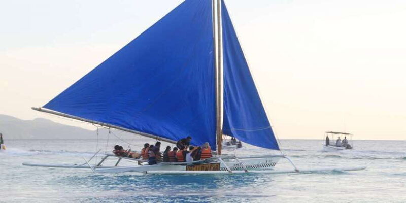 boracay-private-traditional-bamboo-boat-sailing-tour