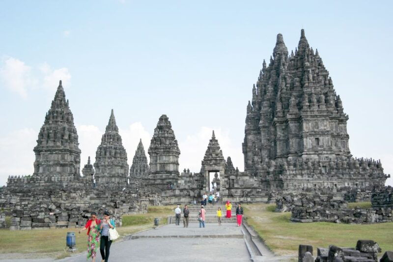 borobudur-sunrise-merapi-volcano-prambanan-full-day-tour