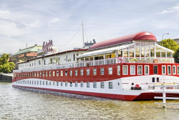 bratislava-old-town-private-walking-tour-with-danube-cruise