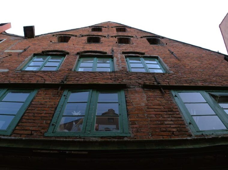 bremen-tour-through-the-historic-schnoor-district
