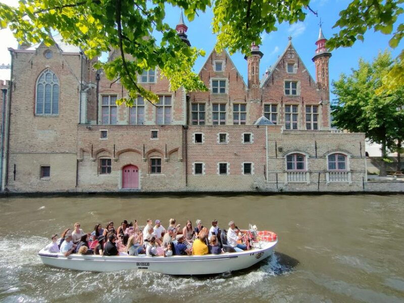 bruges-small-group-boat-cruise-and-guided-walking-tour