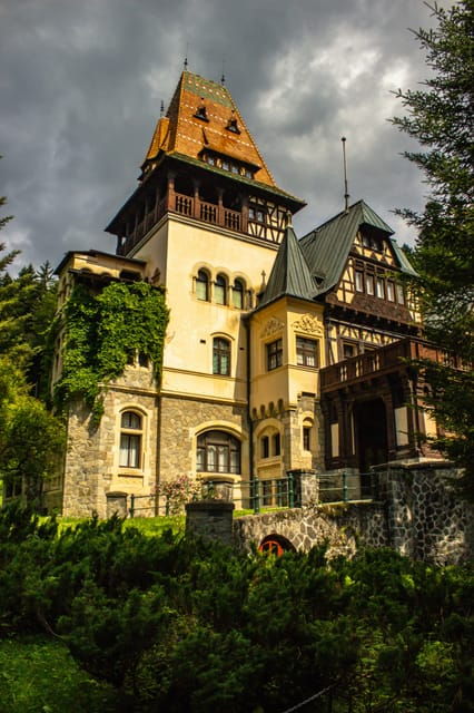 bucharest-peles-castle-bran-castle-brasov-day-tour