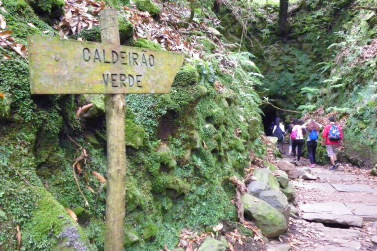 caldeirao-verde-walking-tour-with-guide
